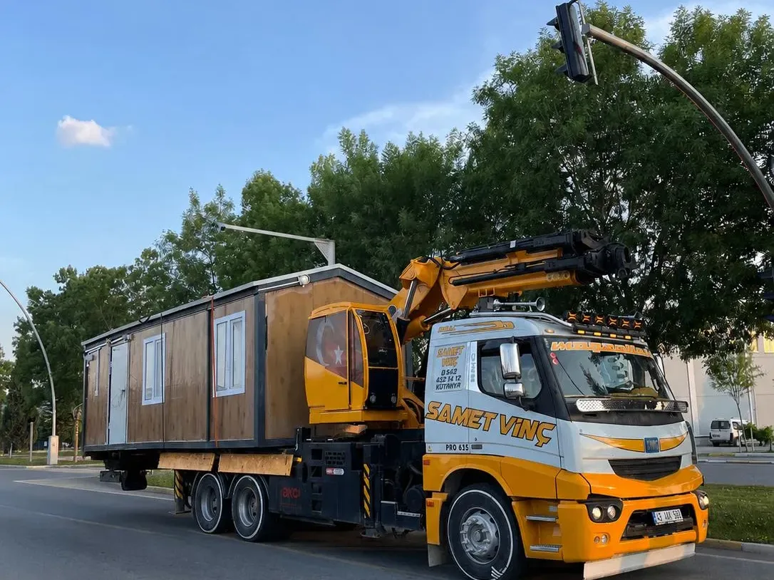 Samet Vinç ile prefabrik yapı taşıma